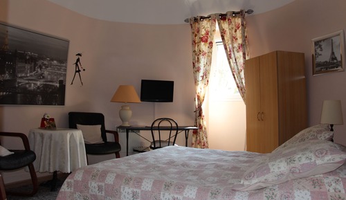 Standard Room, 1 Queen Bed, City View