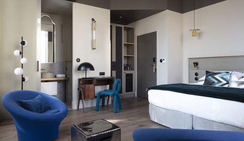 Junior Double Room, City View (La Signature)