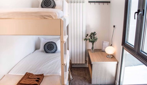 2 Single Beds Bunk Room with Ensuite