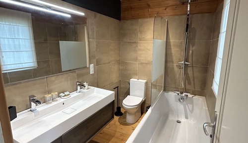 Panoramic Chalet, Ensuite, Courtyard View