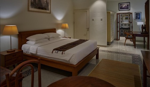 Comfort Room, Balcony