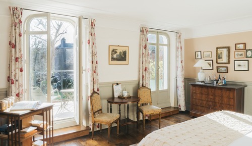 Double Room (Lipa Rose)