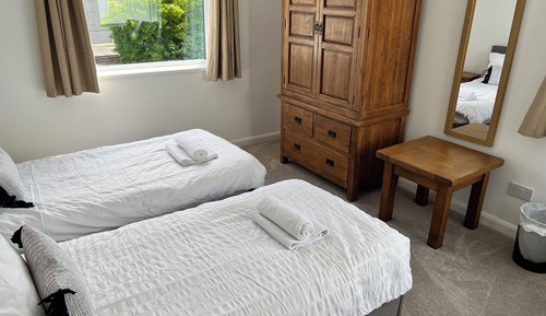 Family House, 3 Bedrooms, Non Smoking (Grassmead)