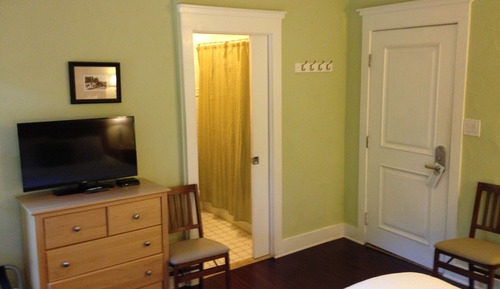 Senior Room, 1 Queen Bed