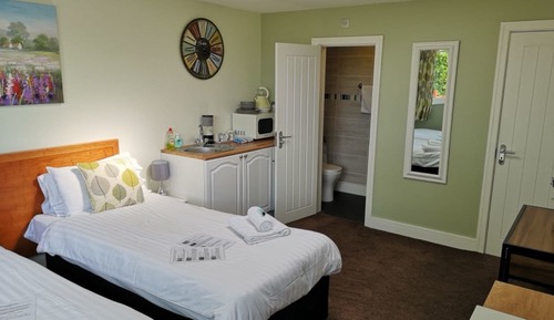 Chalet, Private Bathroom (Ruby)