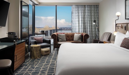 Room, 1 King Bed, Corner (River View)