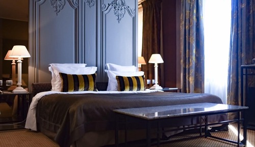 Signature Suite, Courtyard View