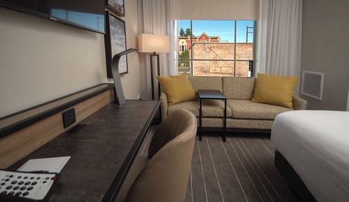 Room, 1 King Bed (Skyline)