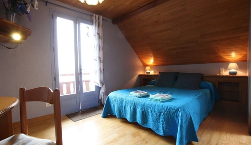 Double Room, Mountain View (Jaune)
