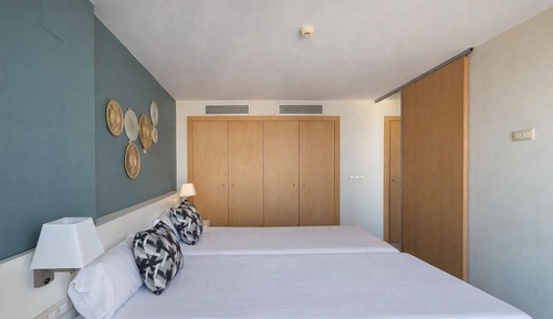 Suite, Sea View