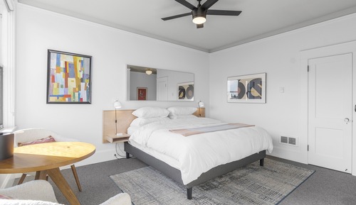Superior Suite, 1 King Bed, Private Bathroom