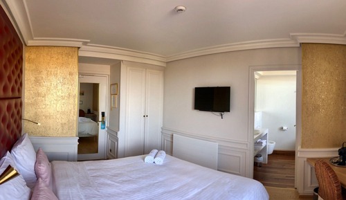 Double Room, Bathtub