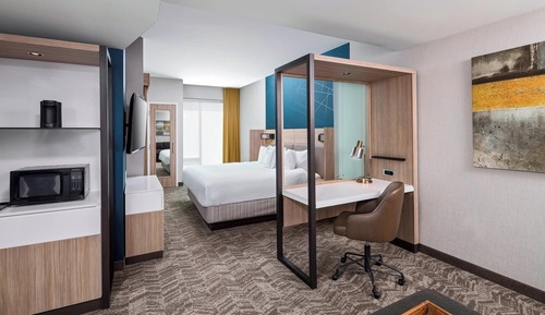 Suite, 1 King Bed (Mobility/Hearing Accessible, Tub)