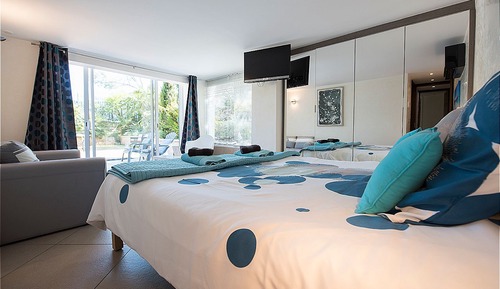 Double Room, 1 King Bed, Garden View (Calciet)