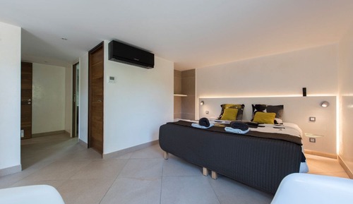 Double Room, 1 King Bed, Garden View (Larimar)