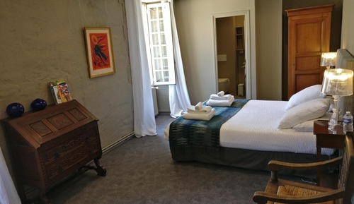 Deluxe Double Room, 1 Queen Bed, Private Bathroom, Courtyard View