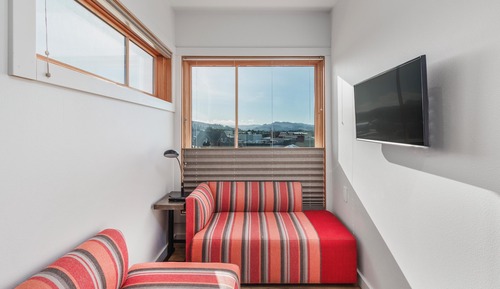 Room, 1 King Bed, Mobility Accessible, Corner (6 | Sunlight)