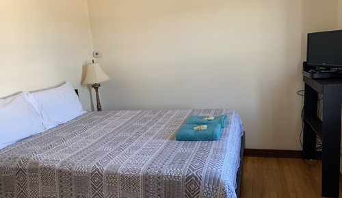 Jasmin's Place Room, Shared Bathroom