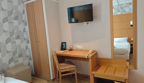 Twin Room (Faidherbe)