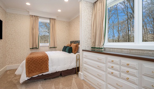 Room, 1 Queen Bed, Shower Grab Bars, Ground Floor