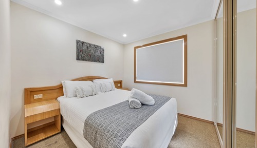 2 Bedroom Deluxe Cabin - 6b