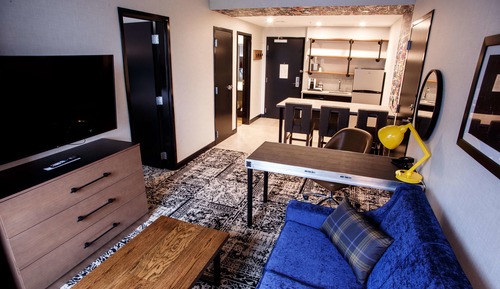 Suite, 1 King Bed (Gold Suite)