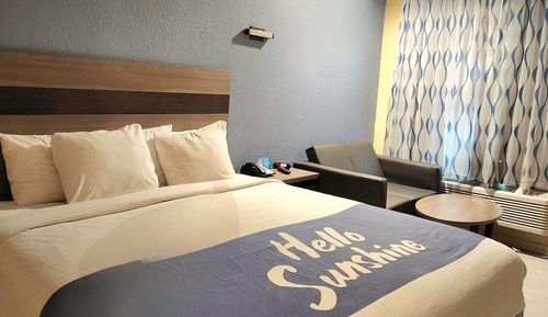 Room, 1 King Bed, Non Smoking