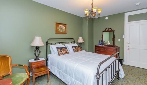 Double Room (Adirondack)