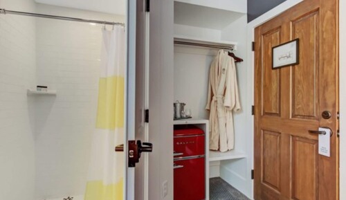 Classic Room, 1 King Bed, Non Smoking