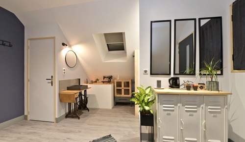 Chambre Double Confort, 1 très grand lit, non fumeurs, balcon (Atelier)