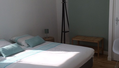 Family Apartment (Appart sous les toîts)