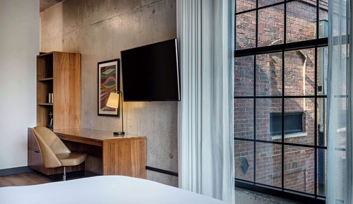 Room, 1 King Bed, River View, Corner