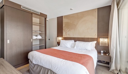 Deluxe Suite, 1 King Bed with Sofa bed