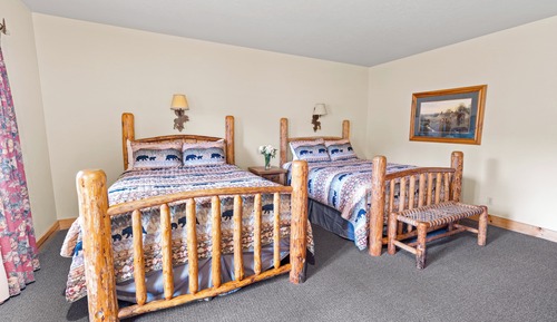 Standard Queen Room (4 guests max)