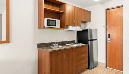 Standard Room, 1 Queen Bed, Accessible