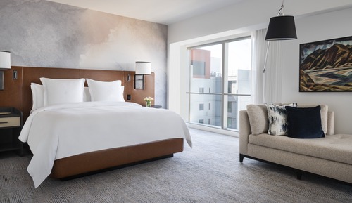 Deluxe Room, 1 King Bed, Non Smoking (Corner)