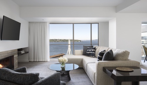 Deluxe Elliott Bay Suite