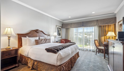 Deluxe King Room