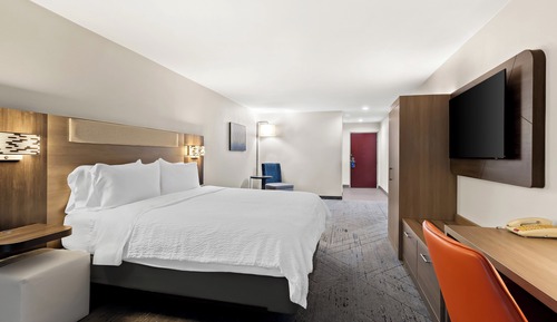 Suite, 1 King Bed, Roll-in Shower (Mobility Accessible)