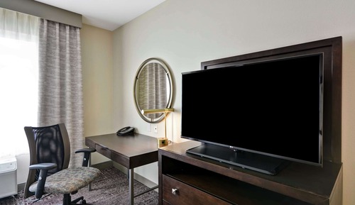 Room, 1 King Bed, Accessible (Roll-In Shower, Mobility & Hearing)