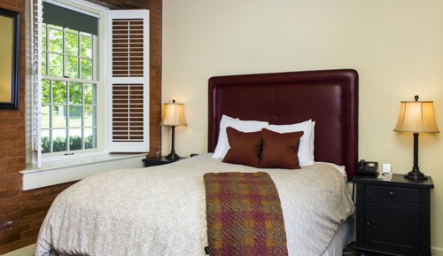 Room, 1 Queen Bed (Street View)