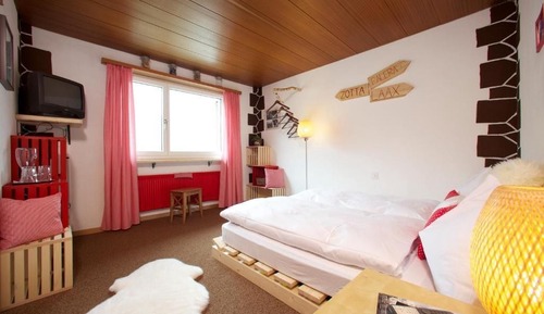 Twin Budget Room with Double bed