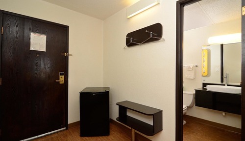 Deluxe Room, 1 King Bed, Non Smoking, Refrigerator & Microwave