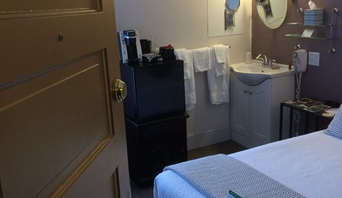 307 Georgia Pacific (Shared Bathroom)