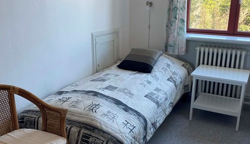 Single Room (Linen Excluded)
