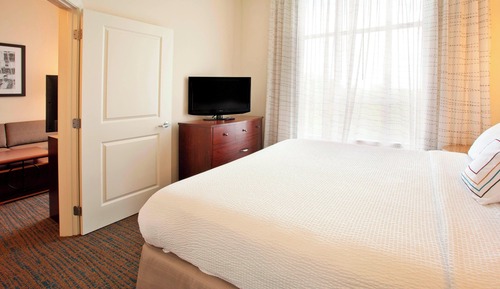 Studio, 1 King Bed with Sofa bed (Hearing Accessible)