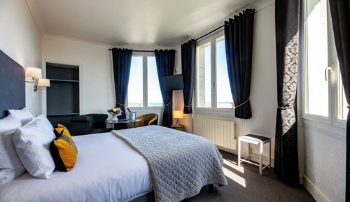 Superior Double Room, 1 Queen Bed, Sea View, Beachside