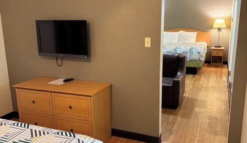 Suite, Multiple Beds, Roll-in Shower, Non Smoking