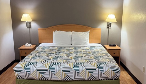 Single Room, 1 King Bed, Smoking, Kitchenette
