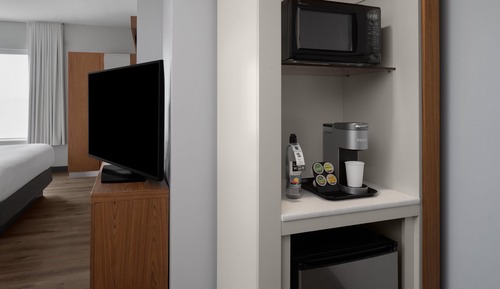 Studio, Multiple Beds (Mobility/Hearing Access, Roll-in Shwr)